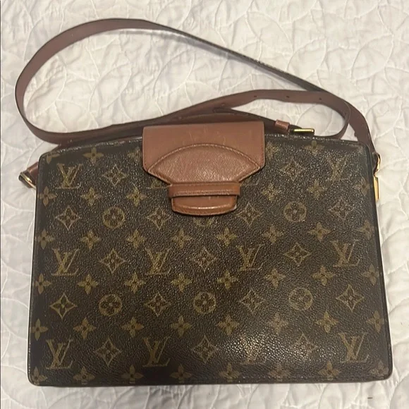 She’s Turning 30! Vintage 1996 Louis Vuitton Courcelles Monogram Crossbody Bag - Picture 1 of 11